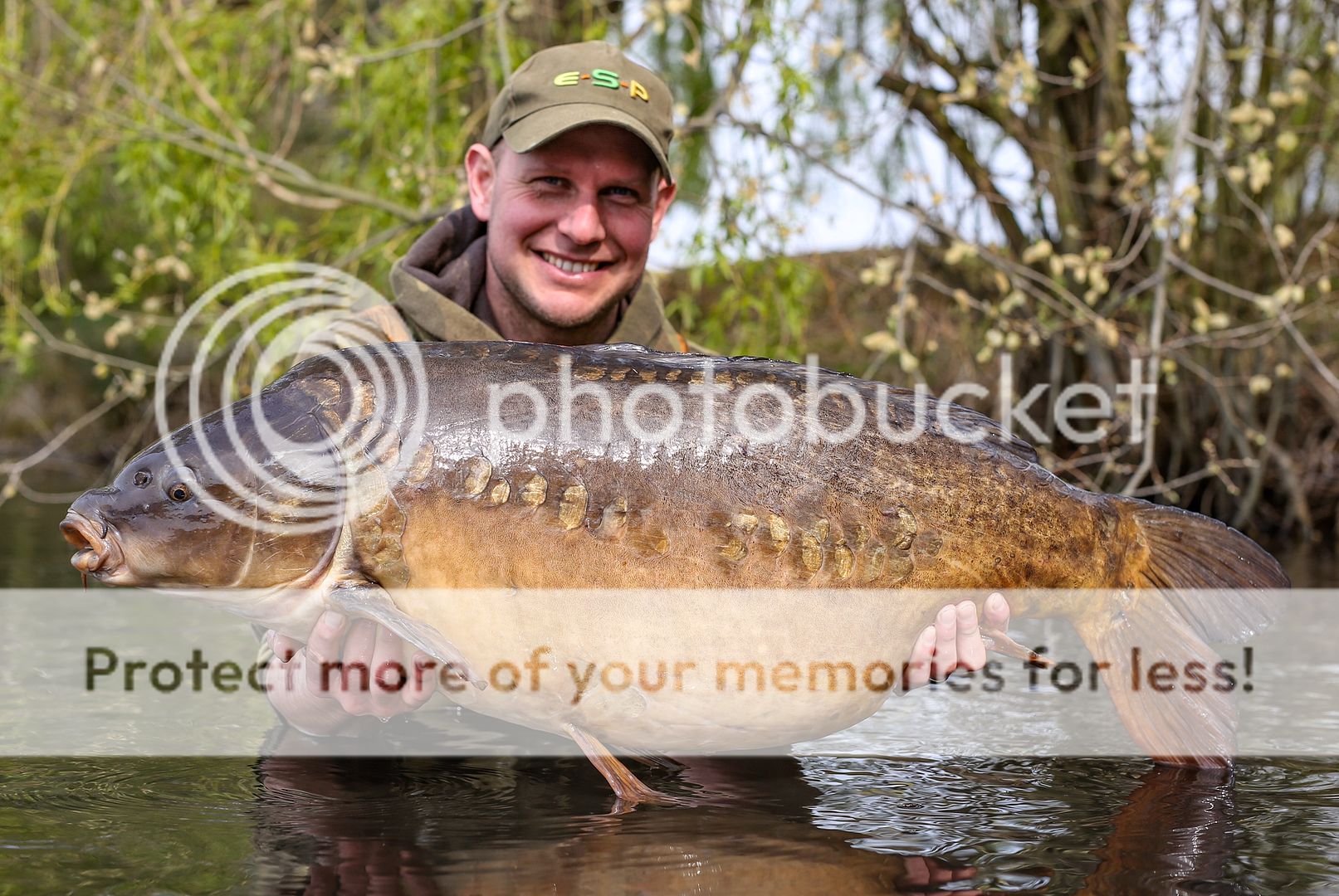 16th April Kev Hewitt 42lb 05oz from Kingfisher photo 4205.jpeg